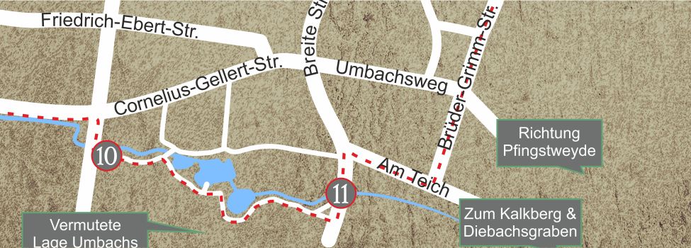 An den Tennisplätzen vorbei zur Ecke Am Teich, dann rechts weiter gehen bis in die Brüder-Grimm-Straße.